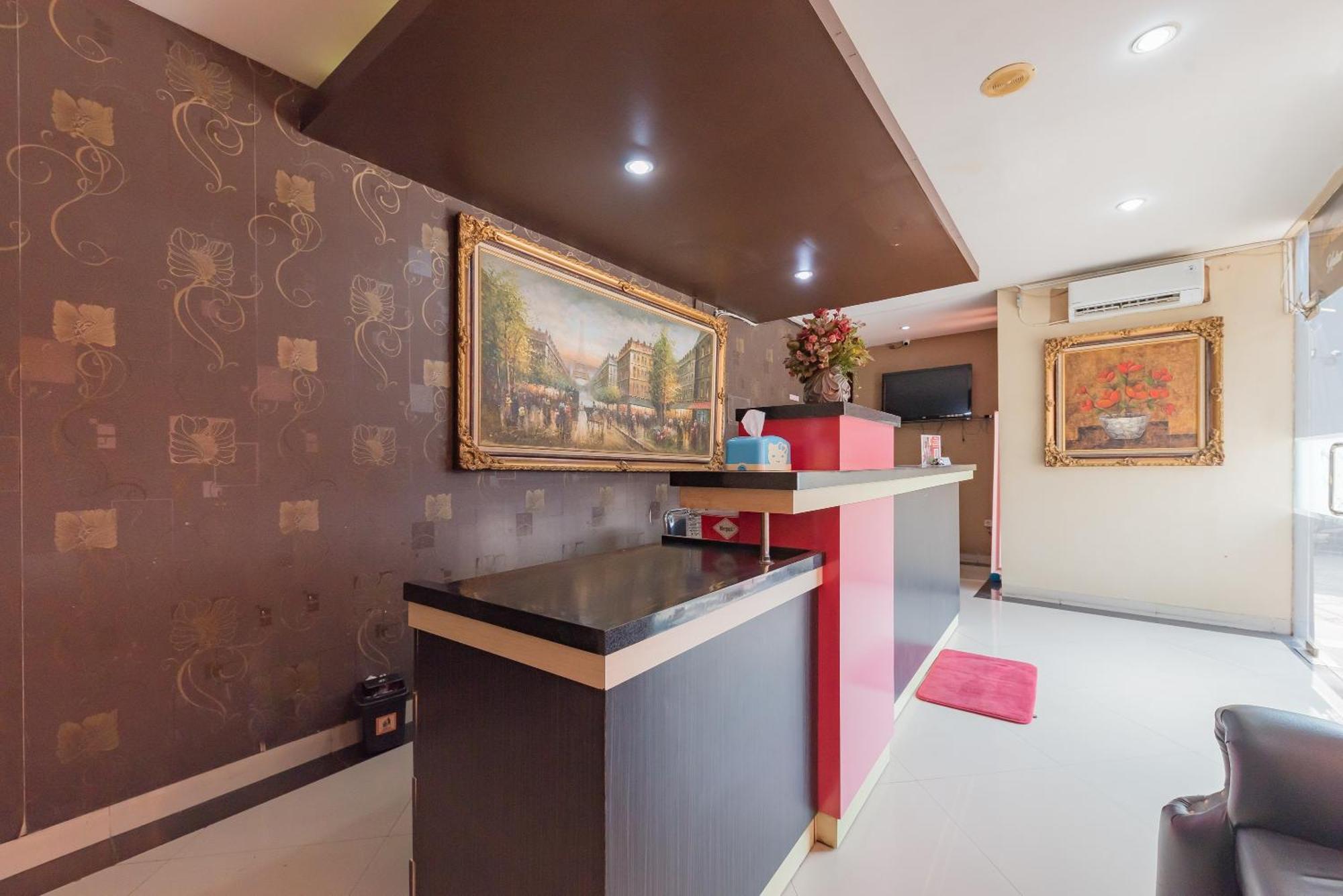 Reddoorz At La Mega Near Pasar Pagi Cirebon Hotel Buitenkant foto