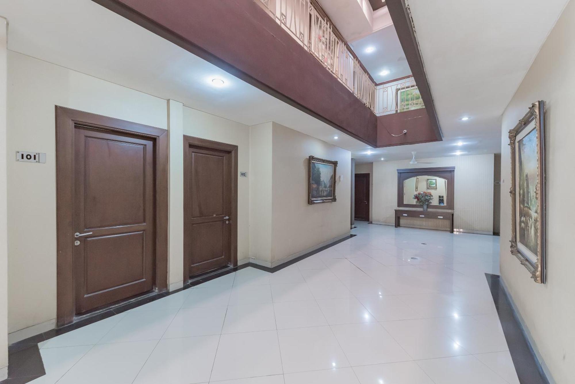 Reddoorz At La Mega Near Pasar Pagi Cirebon Hotel Buitenkant foto