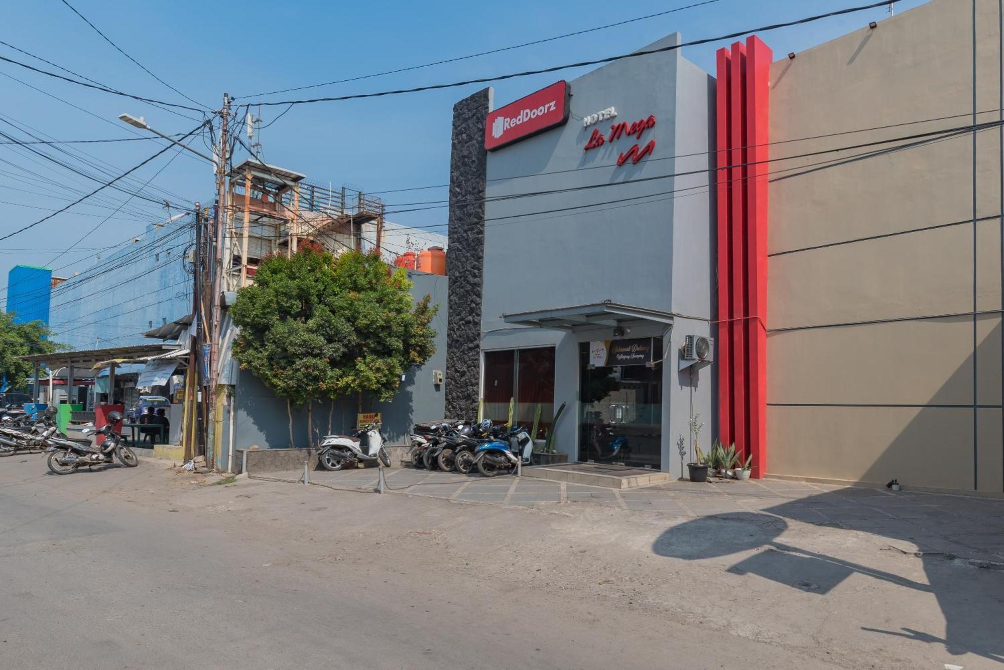 Reddoorz At La Mega Near Pasar Pagi Cirebon Hotel Buitenkant foto
