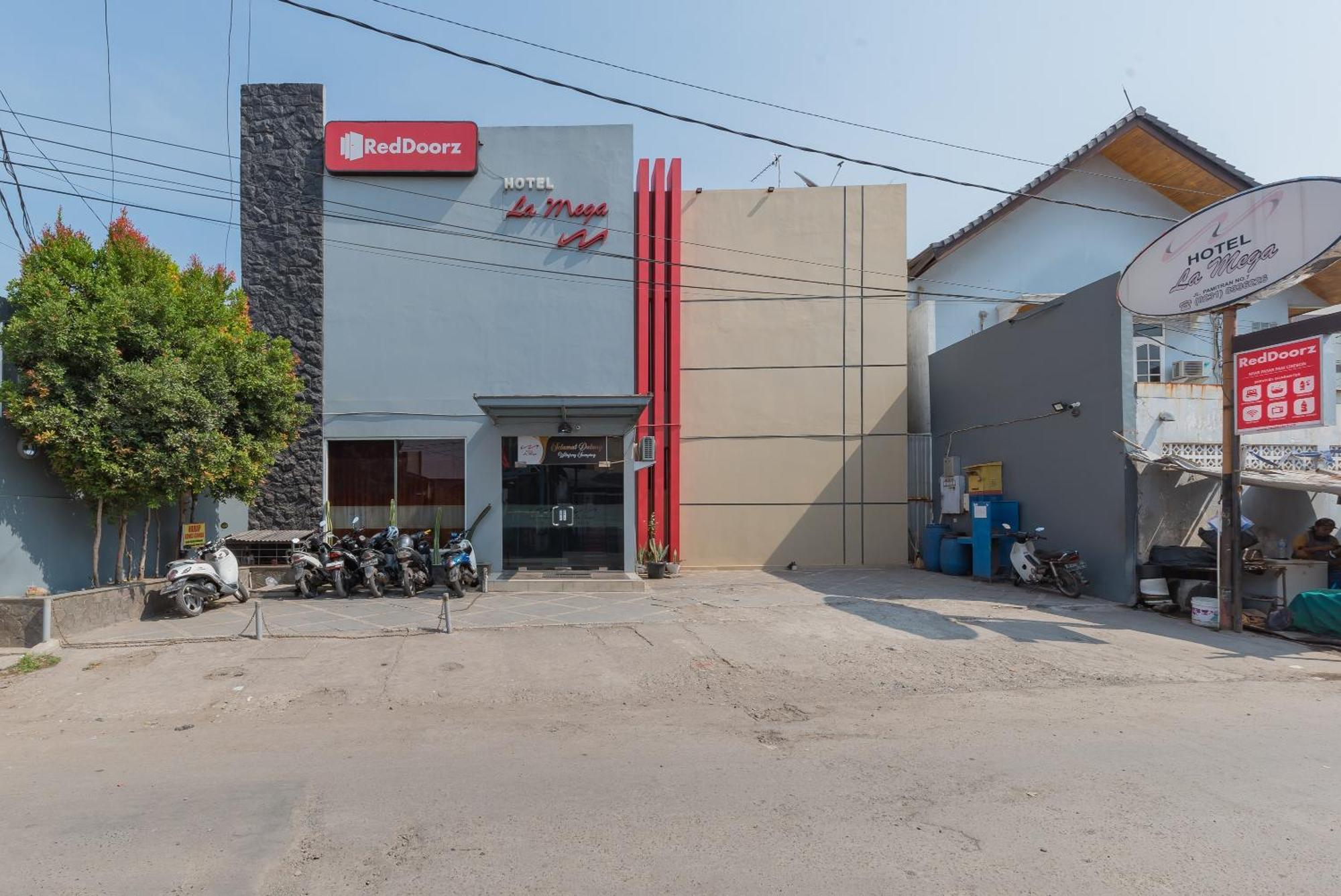 Reddoorz At La Mega Near Pasar Pagi Cirebon Hotel Buitenkant foto