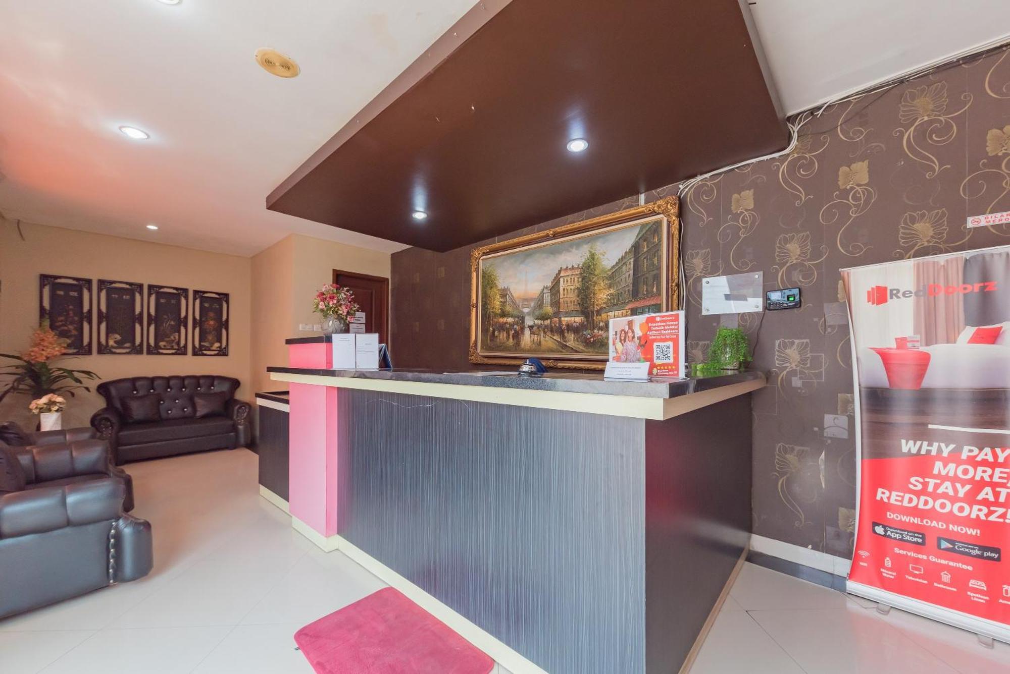 Reddoorz At La Mega Near Pasar Pagi Cirebon Hotel Buitenkant foto