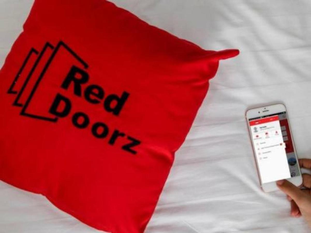 Reddoorz At La Mega Near Pasar Pagi Cirebon Hotel Buitenkant foto